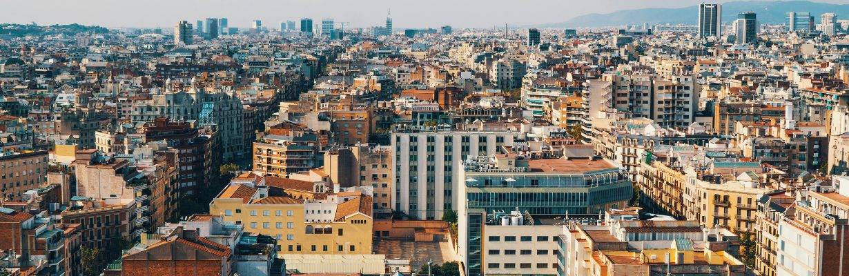 Por que visitar Barcelona está cada vez mais caro?