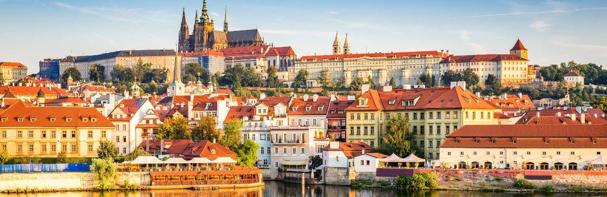 Praga proíbe turismo em bares para atrair visitantes mais cultos