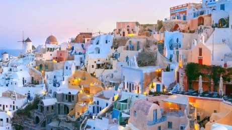 Turismo sustentável em Santorini: ilha limita cruzeiros e aposta em luxo acessível em 2025