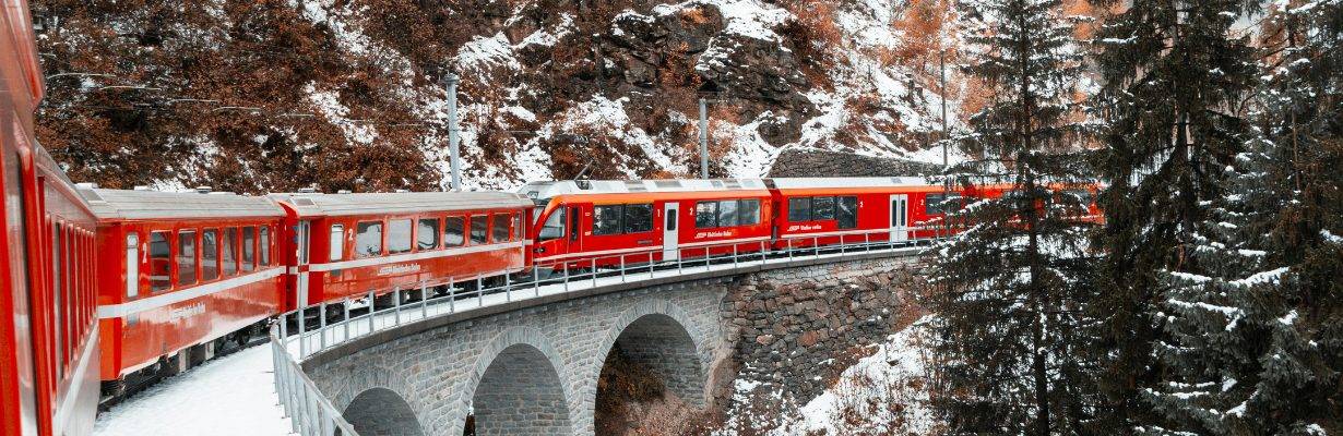 Os melhores trens panorâmicos da Suíça para viajar com vistas deslumbrantes - incluindo preços e horários de 2025