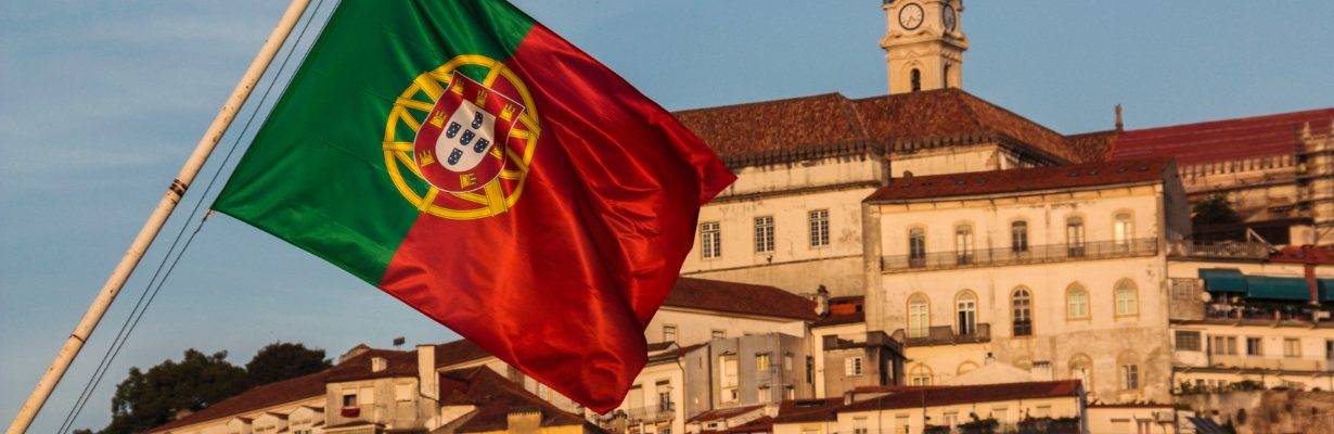 Portugal promulga lei que permite brasileiros solicitarem residência sem a necessidade de visto