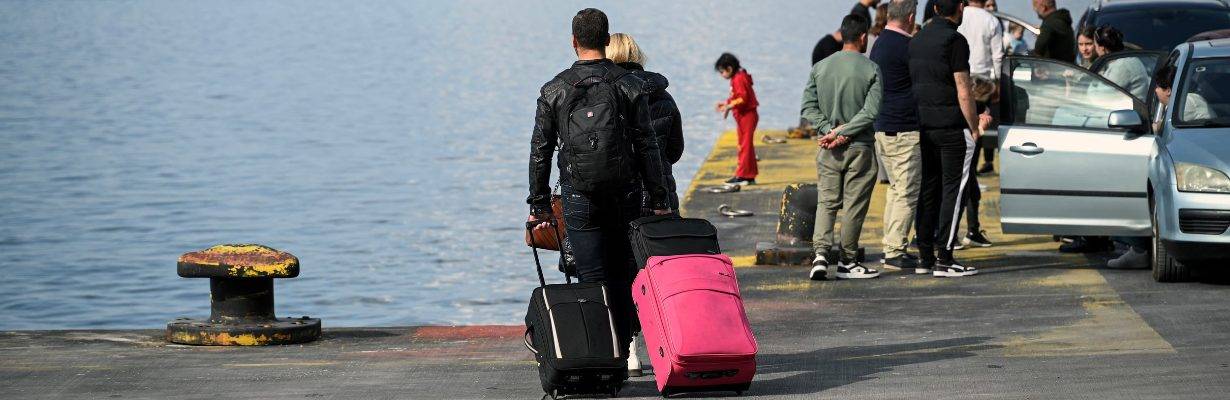 Fuga em Santorini: O que está acontecendo?