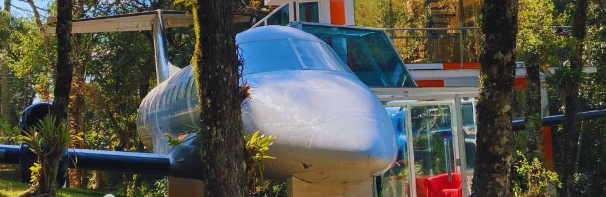Avião vira hospedagem de luxo em Monte Verde