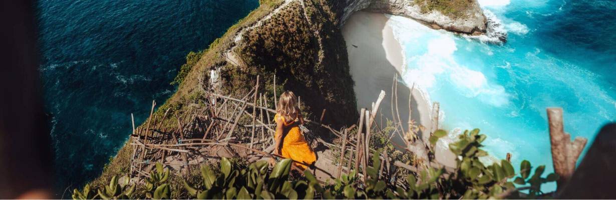 Obra do elevador de vidro em Nusa Penida ainda gera polêmicas na Indonésia