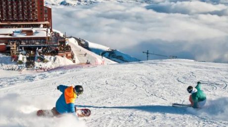 O Valle Nevado confirmou a abertura da temporada 2026 para junho com novidades que incluem integração com La Parva, ampliação da área esquiável e benefícios para famílias. O resort chileno também reforça atrações infantis e aulas para diferentes níveis de experiência na neve.