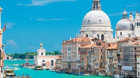 Prefeitura de Veneza quer endurecer as regras contra o excesso de visitantes e avalia ampliar a cobrança para mais períodos do ano. 