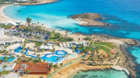 O Chipre reúne praias mediterrâneas, cidades históricas e cultura rica em um só destino. Veja onde fica, como chegar e quais lugares visitar na ilha.