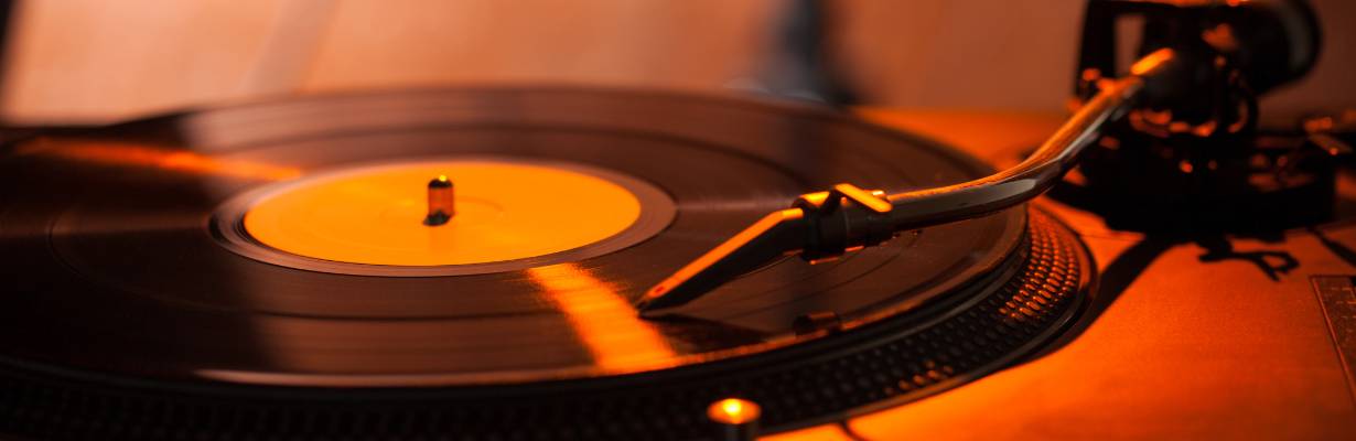 Listening bars em São Paulo: o que são e 5 lugares para conhecer