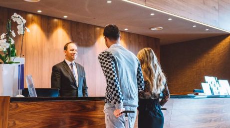 Ficha digital de hóspedes passa a ser obrigatória em hotéis no Brasil