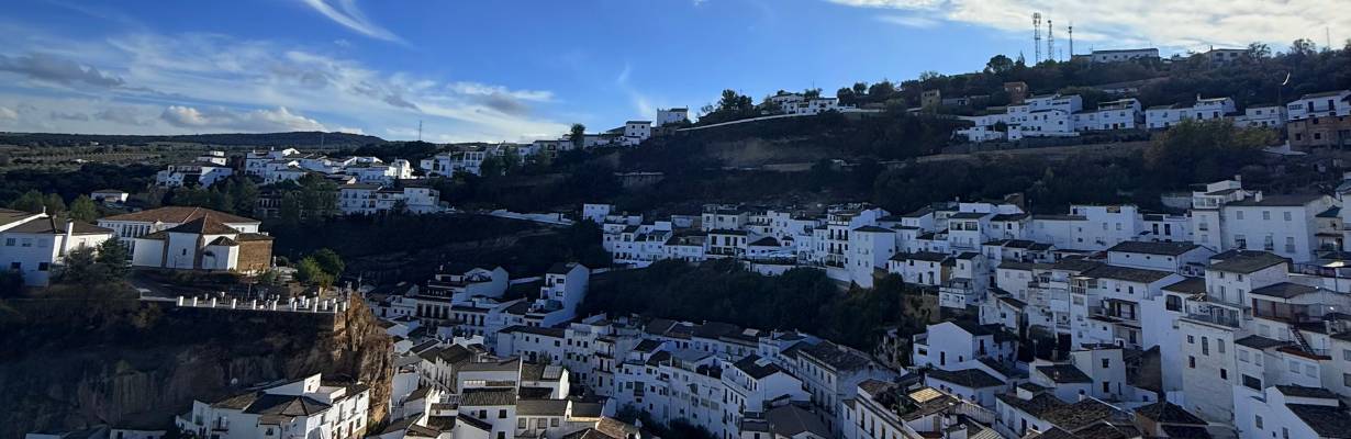 Setenil de las Bodegas: o pueblo nas rochas