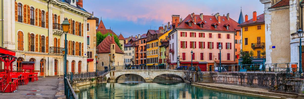 Annecy: conheça a cidade francesa chamada de Veneza dos Alpes