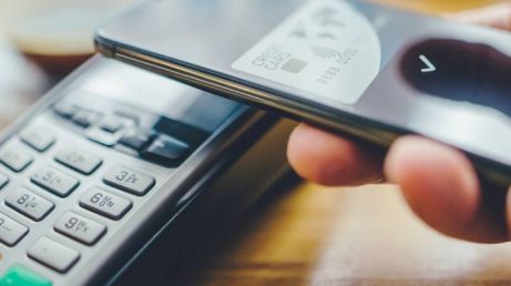 Inspirado em aspectos da infraestrutura pública do Pix, o euro digital poderá ser usado futuramente em compras, pagamentos e transferências na Europa.