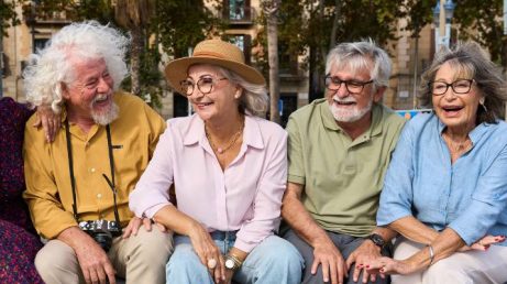 Levantamento mostra que viajantes acima de 60 anos valorizam autonomia, utilizam ferramentas digitais para planejar viagens e movimentam bilhões de reais no turismo brasileiro.