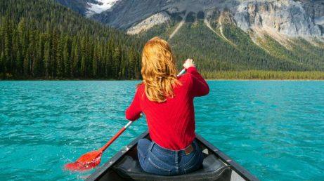 10 países e 10 cidades mais seguras para mulheres viajarem sozinhas em 2026