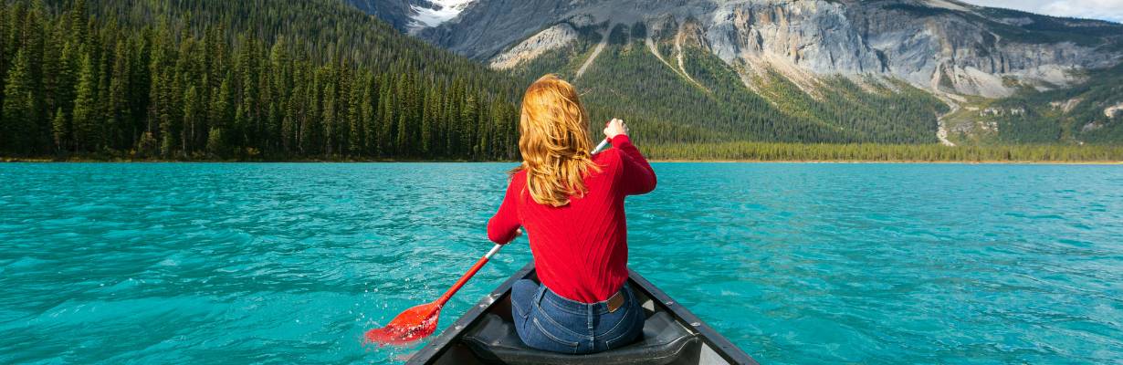 10 países e 10 cidades mais seguras para mulheres viajarem sozinhas em 2026