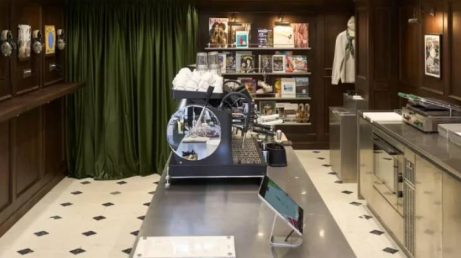 Golden Goose entra na tendência dos cafés de luxo e inaugura espaço em Milão