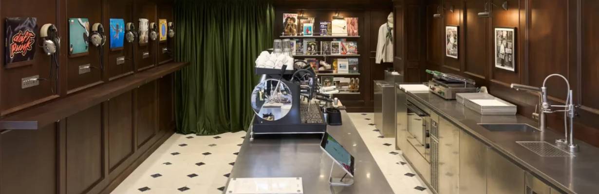 Golden Goose entra na tendência dos cafés de luxo e inaugura espaço em Milão