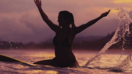 Quer aprender a surfar? 3 destinos perfeitos para começar