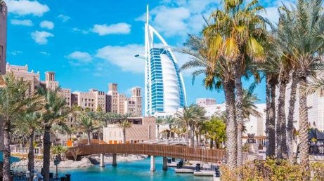 Burj Al Arab vai fechar em Dubai por 18 meses. Descubra os motivos da reforma, o impacto no turismo e o que esperar do hotel mais luxuoso do mundo.