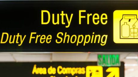 Na maioria dos casos, você pode levar compras do duty free na cabine, mas conexões e regras específicas exigem atenção.