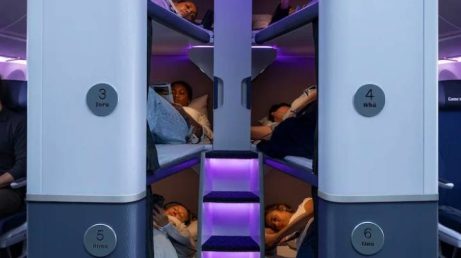 Air New Zealand lançará camas na classe econômica em 2026. Veja como será o Skynest, novidade que promete revolucionar voos longos.