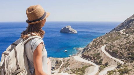 Veja 10 cidades perfeitas para quem vai viajar sozinho pela primeira vez com relatos pessoais de destinos onde viajei solo e recomendo.