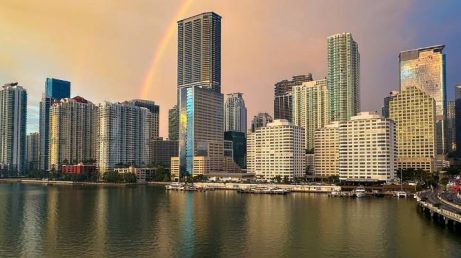 Miami anunciou um festival gratuito para celebrar a Copa do Mundo de 2026. O FIFA Fan Festival acontecerá no Bayfront Park com transmissão dos jogos em telões, atrações culturais, shows ao vivo e experiências interativas para moradores e turistas.