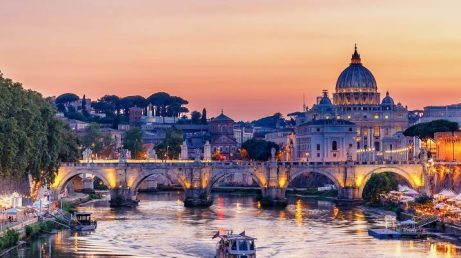 Do Coliseu ao Vaticano, Roma reúne monumentos históricos, praças famosas e experiências únicas. Confira 10 lugares que você precisa conhecer na capital italiana e saiba o que fazer em cada um deles.