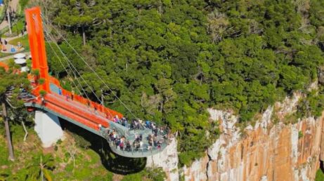 O Skyglass, em Canela, vai receber uma área temática inspirada na Big Land entre junho e novembro. A novidade inclui brinquedos gigantes e jogos interativos sem custo adicional para quem visitar a atração.