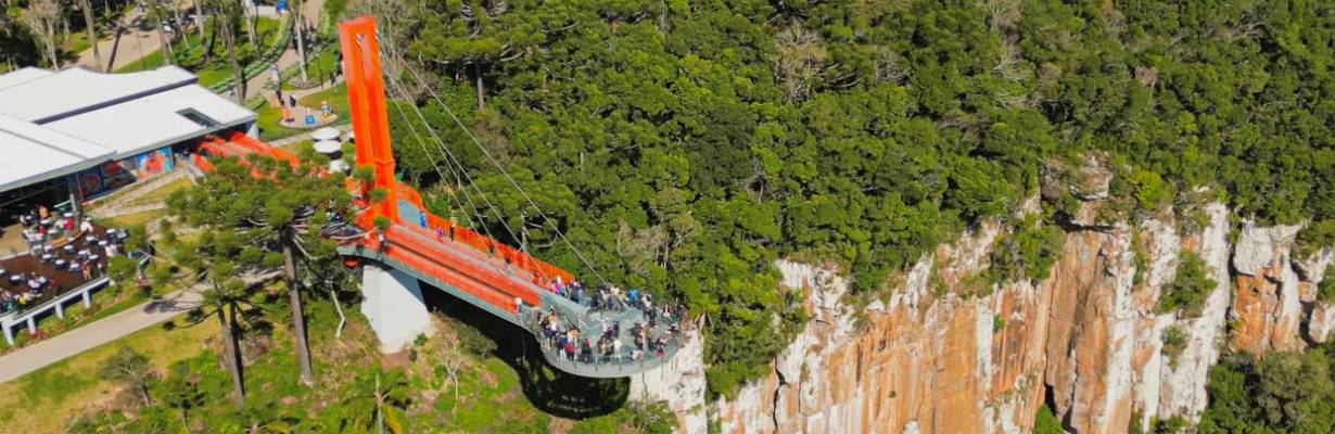 Skyglass ganha espaço com brinquedos gigantes e amplia diversão em Canela