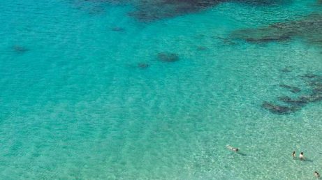A Baía do Sancho, em Fernando de Noronha, foi eleita uma das dez melhores praias do mundo pelo ranking The World’s 50 Best Beaches. O reconhecimento fortalece a imagem do arquipélago como referência em turismo sustentável, preservação ambiental e experiências exclusivas, ampliando a visibilidade de Pernambuco no cenário internacional.