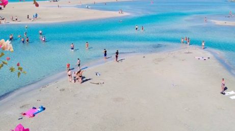 De Portugal à Turquia, a seleção reúne praias de mar cristalino, paisagens preservadas e cenários perfeitos para aproveitar o verão europeu.