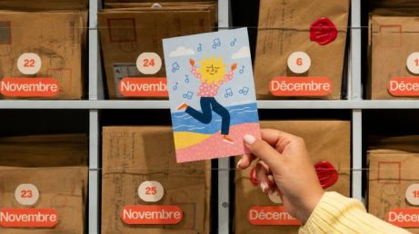 Café Pli em Paris é o primeiro café-correio da Europa. Escreve cartas e recebe-as anos depois. Descobre como funciona!