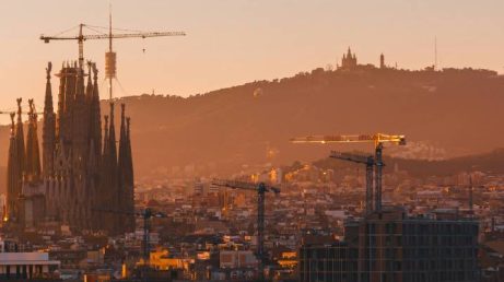 Sagrada Família ganha nova torre inaugurada pelo Papa Leão XIV
