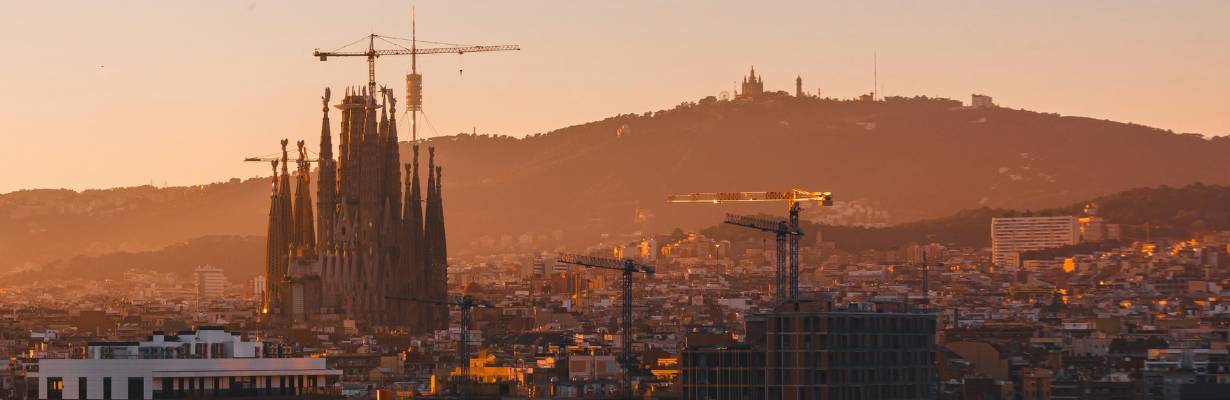 Sagrada Família ganha nova torre inaugurada pelo Papa Leão XIV