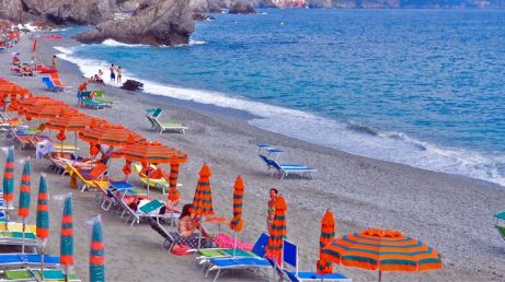 Uma das praias mais famosas da Sardenha adotou regras inéditas para aumentar a segurança e controlar a ocupação durante o verão europeu.