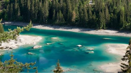 Entre montanhas, vilarejos e águas transparentes, estes lagos mostram um dos lados mais fascinantes da Suíça.