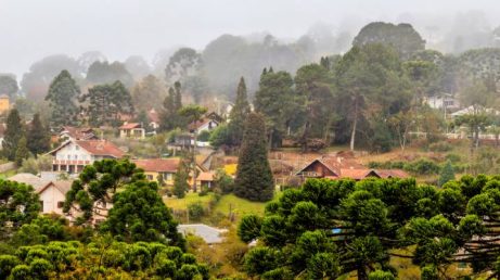 O feriado prolongado de Corpus Christi é uma ótima oportunidade para fazer uma viagem e aproveitar o clima mais frio em algumas das cidades mais charmosas de Minas Gerais.