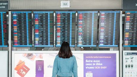Embora muitas cobranças já estejam incluídas na passagem aérea, alguns destinos ainda exigem atenção dos viajantes antes do embarque.