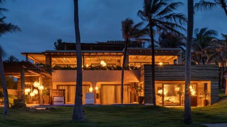 Empreendimento à beira-mar acompanha o crescimento do turismo e dos investimentos em um dos destinos que mais se destacam no litoral oeste do Ceará.