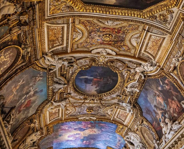 Vai ao Louvre? Saiba o que mudou na Galeria de Apolo após roubo milionário