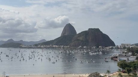Mesmo em dias de chuva, o Rio de Janeiro oferece diversas atrações para todos os perfis de viajantes. De museus e centros culturais a cafeterias históricas e o maior aquário marinho da América do Sul, confira 10 passeios para aproveitar a Cidade Maravilhosa sem depender do sol.