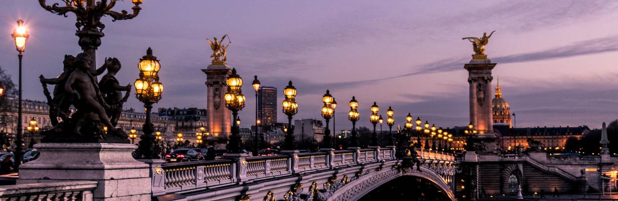 De Emily em Paris a Lupin: 10 locais de filmes e séries para conhecer em Paris