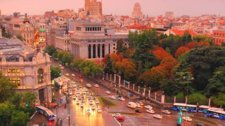 Madrid foi eleita o melhor destino europeu para 2026 pelo ranking European Best Destinations. A capital espanhola se destacou pela combinação de cultura, história, gastronomia, arquitetura e vida urbana.