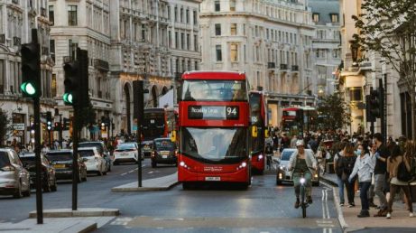 Londres terá ônibus e bondes ilimitados por £1,75 nos fins de semana entre julho e agosto. Saiba como aproveitar!