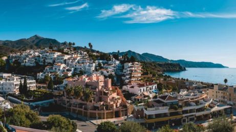 Conheça 10 pueblos costeiros da Espanha com praias, vilarejos históricos e paisagens incríveis para incluir no roteiro.