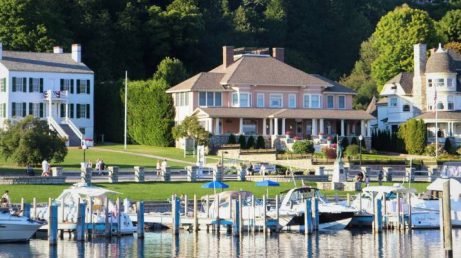 Mackinac Island é uma ilha sem carros nos EUA. Veja como chegar, onde ficar, o que fazer e quanto custa conhecer o destino em 2026.