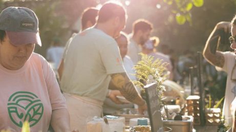 O Organic Festival acontece entre 23 e 27 de setembro, em Trancoso, com chefs brasileiros e internacionais, oficinas, palestras, jantares e atividades gratuitas que valorizam a gastronomia e o turismo sustentável.