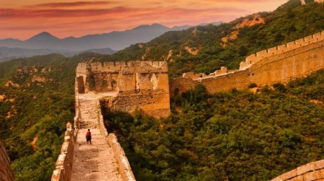 O WTTC abriu uma campanha mundial para escolher as 7 Maravilhas Contemporâneas do Mundo. A iniciativa aceita indicações de monumentos, edifícios, instituições e resorts construídos desde 1801. A seleção terá etapas até julho de 2027 e considerará não apenas a importância arquitetônica e cultural das atrações, mas também seus impactos no turismo, na economia e nas comunidades locais.