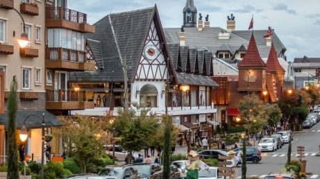 Gramado, na Serra Gaúcha, ganhará um novo espaço de entretenimento em dezembro. O Immerse Park contará com mais de 30 simuladores, arenas de realidade virtual, escape room, jogos eletrônicos e uma exposição permanente do artista Giovanni Bocchi.
